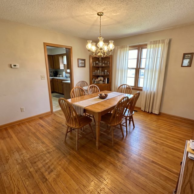 Sample photo: Dining room